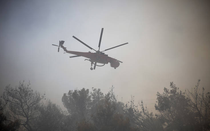 Υπό μερικό έλεγχο παραμένει η φωτιά στη Λευκίμη Σουφλίου