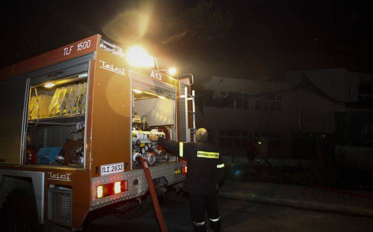 Πυροσβέστες έσωσαν γυναίκα από φλεγόμενο διαμέρισμα στη Λάρισα