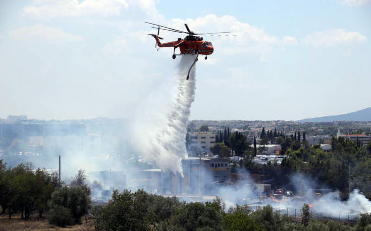 Σε εξέλιξη μεγάλη φωτιά στα Γεράνεια όρη στην Κινέτα