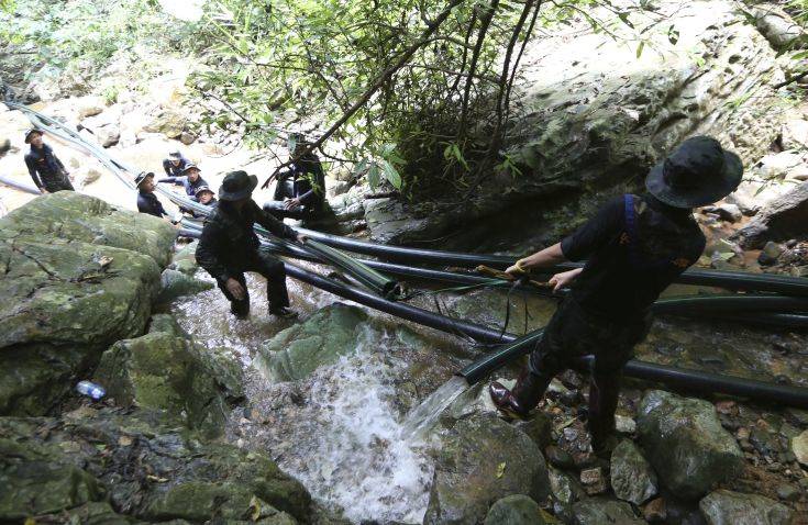 Βγήκαν τα δύο πρώτα παιδιά από το σπήλαιο στην Ταϊλάνδη, σε εξέλιξη μεγάλη επιχείρηση