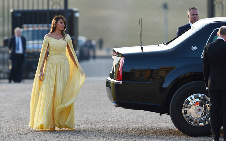 Η Μελάνια με κίτρινο αέρινο φόρεμα θύμιζε αρχαία Ελληνίδα θεά
