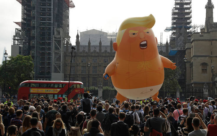Το αερόστατο &#8211; Τραμπ ως πορτοκαλί μωρό που κλαίει