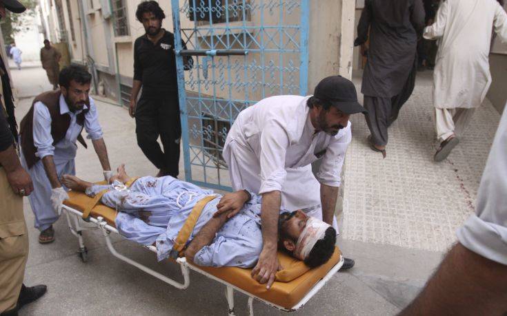 Τουλάχιστον 85 οι νεκροί από την επίθεση αυτοκτονίας στο Πακιστάν