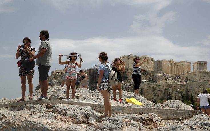 Άνοιγμα των ελληνικών συνόρων για τους Ιταλούς τουρίστες διεκδικεί η Ρώμη