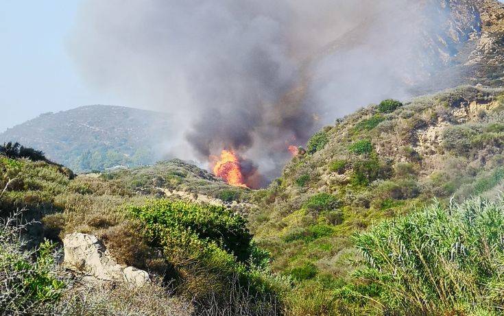 Υπό μερικό έλεγχο η πυρκαγιά στη Ζάκυνθο