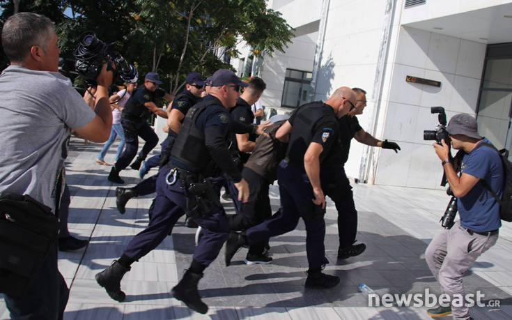 Ένταση στη δίκη για τη δολοφονία της εφοριακού