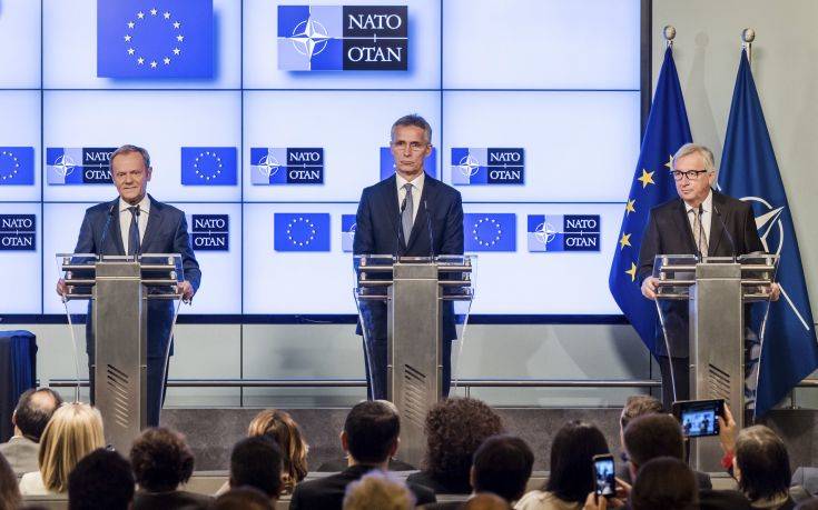 Υπογράφηκε κοινή δήλωση για τη συνεργασία της Ε.Ε. με το ΝΑΤΟ