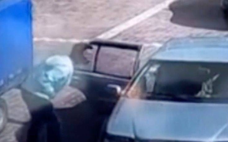 Το αμάξι πήρε φωτιά και εκείνος έκανε… φου για να τη σβήσει