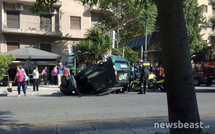 Αυτοκίνητο ανατράπηκε το πρωί στη Μιχαλακοπούλου