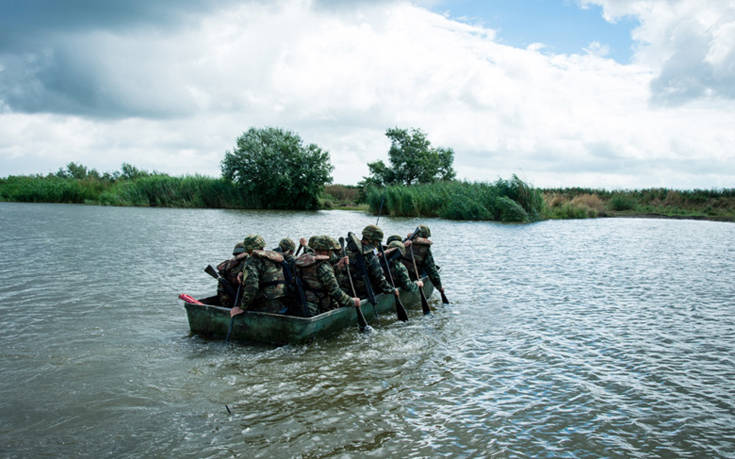 Εντυπωσιακές φωτογραφίες από στρατιωτική άσκηση στον Έβρο