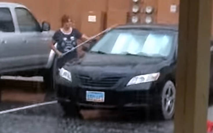 Όταν κάποιος βλέπει καταιγίδα κάποιος άλλος βλέπει ευκαιρία για πλύσιμο