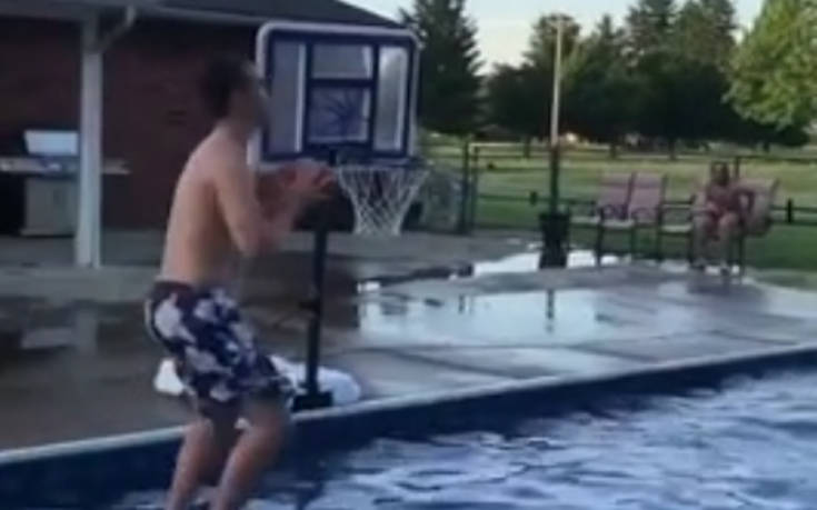 Ένα διαφορετικό μπάσκετ στην πισίνα