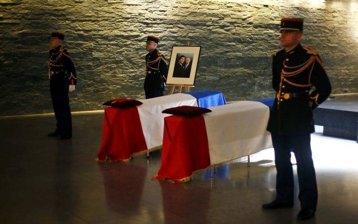 The flag-draped coffins of French politician Simone Veil, right, and her husband Antoine Veil are displayed at the French Holocaust memorial in Paris, Friday, June 29, 2018. A year after the death of Simone Veil, the guarded casket of the Holocaust survivor who became one of France's most revered politicians, lies at the Holocaust Memorial in Paris, along with that of husband Antoine, so the public can pay homage ahead of the couple's burial on Sunday at the Pantheon, where French heroes are interred. (AP Photo/Thibault Camus)