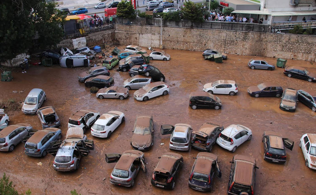 Εμφανίστηκαν τα αυτοκίνητα που είχαν θαφτεί κάτω από τις λάσπες στο Μαρούσι