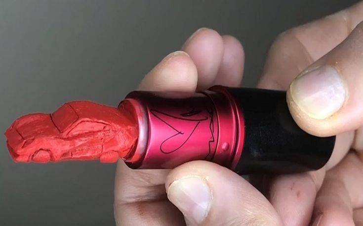 Κραγιόν που ανοίγουν και κρύβουν μια έκπληξη