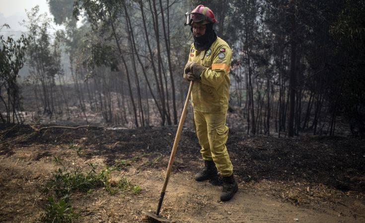 Σε ύφεση οι πυρκαγιές στην Πορτογαλία και την Ισπανία