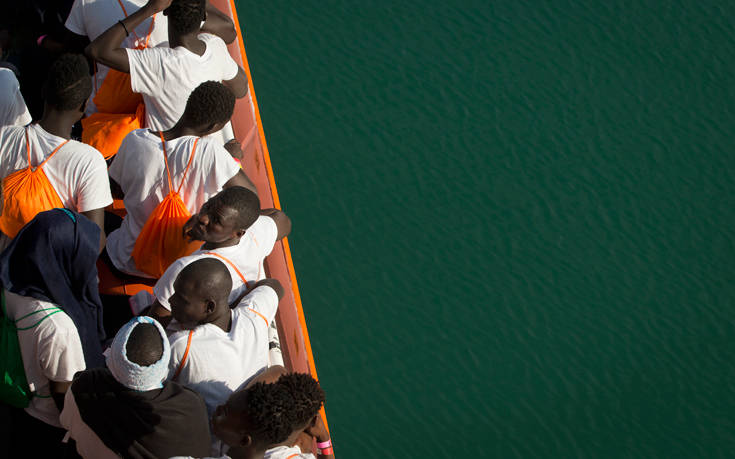 Διασώθηκαν 242 μετανάστες σε φουσκωτές λέμβους στη Μεσόγειο