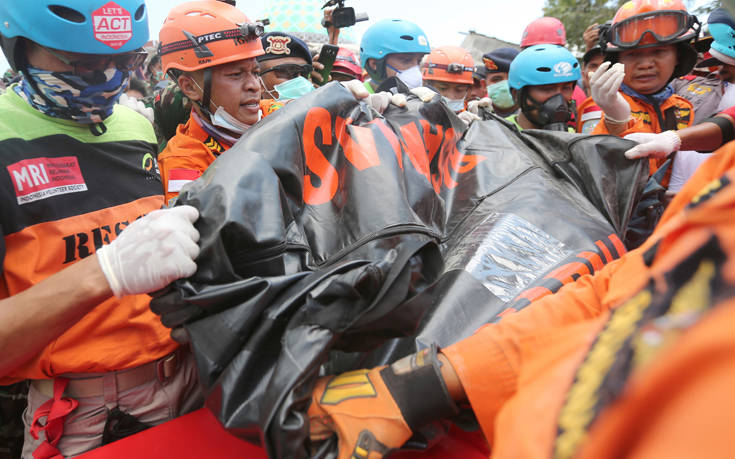 Τους 131 έφτασαν οι νεκροί από το φονικό σεισμό στην Ινδονησία