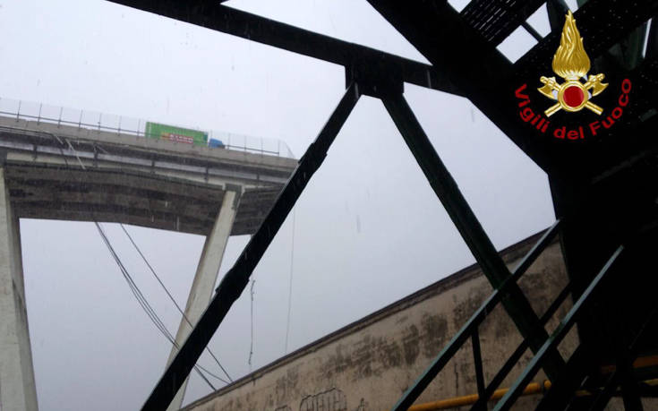Τύχη βουνό για οδηγό φορτηγού στη γέφυρα που κατέρρευσε στη Γένοβα