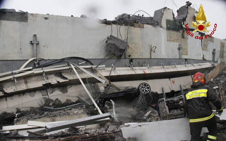 Τρομακτικές σκηνές από την κατάρρευση της γέφυρας στη Γένοβα