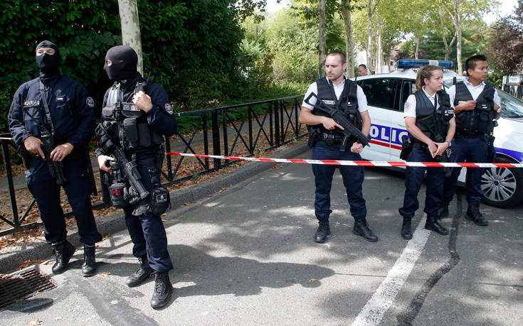 Φωτογραφίες από το σημείο της επίθεσης με μαχαίρι στο Παρίσι