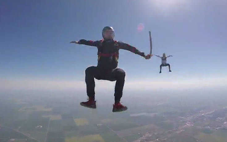 Κάνοντας ελεύθερη πτώση και&#8230; ξιφασκία ταυτόχρονα