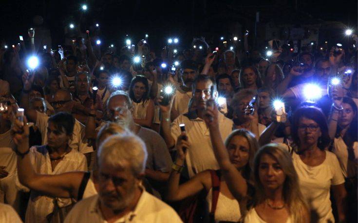 Ράγισαν καρδιές στην εκδήλωση μνήμης για τους νεκρούς στο Μάτι