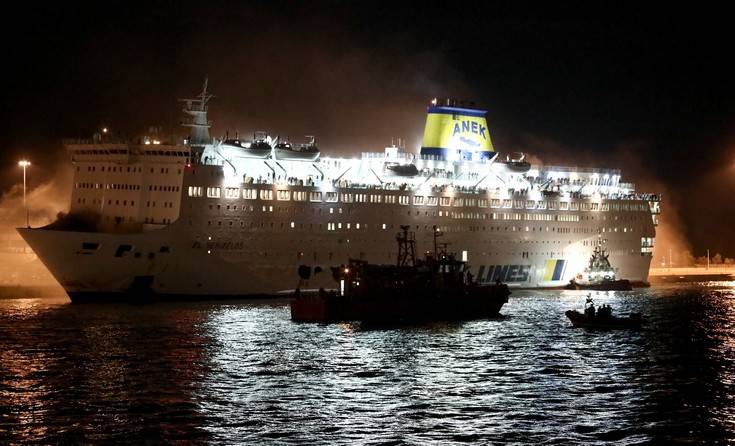 Εικόνες από τη φωτιά στο πλοίο «Ελ. Βενιζέλος»