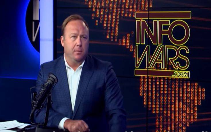 Facebook, YouTube, Spotify και Apple κήρυξαν τον πόλεμο στο Infowars