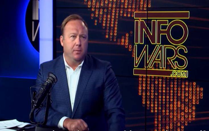 Facebook, YouTube, Spotify και Apple κήρυξαν τον πόλεμο στο Infowars