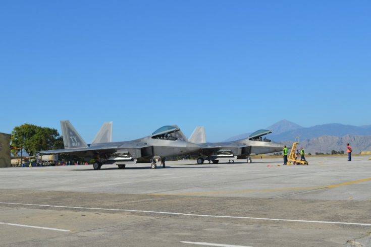 Προσγειώθηκαν στη Λάρισα δύο F-22 της πολεμικής αεροπορίας των ΗΠΑ