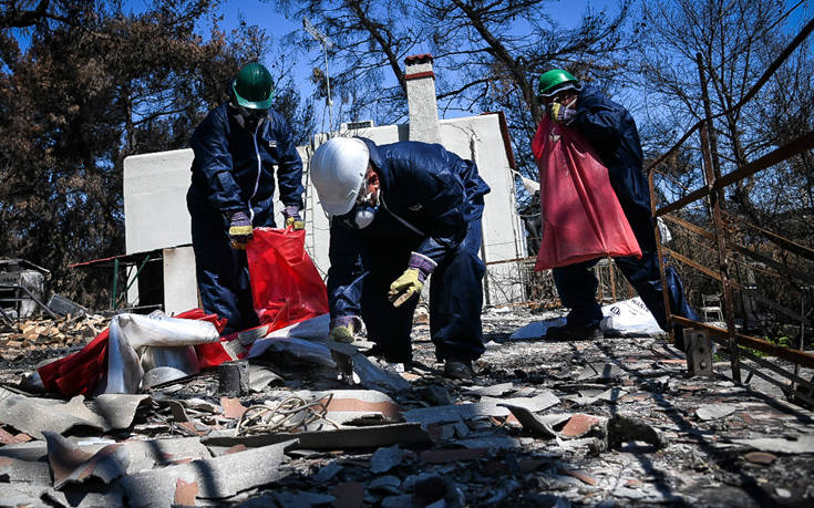 Κατεδαφίζονται τα πρώτα «κόκκινα» κτίρια στο Μάτι