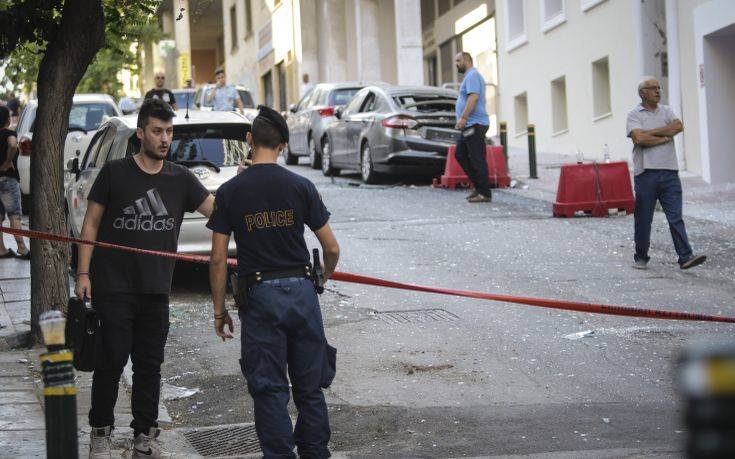 Φωτογραφίες από το σημείο της ισχυρής έκρηξης στον Πειραιά