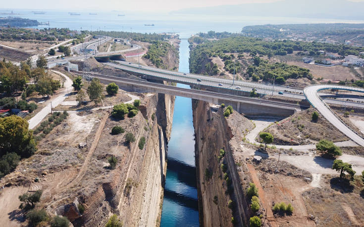 Πληροφορίες ότι άντρας έπεσε από τη γέφυρα του Ισθμού της Κορίνθου