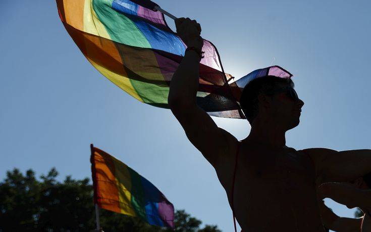 Οι μισοί Βρετανοί LGBT έφηβοι έχουν βλάψει τον εαυτό τους