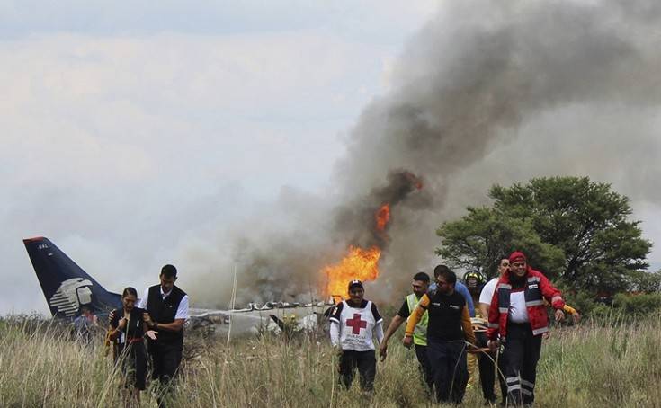 Στους 85 οι τραυματίες μετά την αναγκαστική προσγείωση και συντριβή επιβατικού αεροσκάφους της Aeroméxico