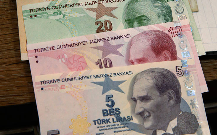 Συνεχίζει την κατρακύλα της η τουρκική λίρα και υποχωρεί σε επίπεδα – ρεκόρ