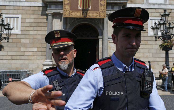 Εξουδετερώθηκε ένοπλος που επιτέθηκε με μαχαίρι σε αστυνομικό τμήμα της Καταλονίας