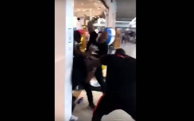 Γάλλοι ράπερ έπαιξαν ξύλο και τα έκαναν γυαλιά – καρφιά στο αεροδρόμιο Ορλί