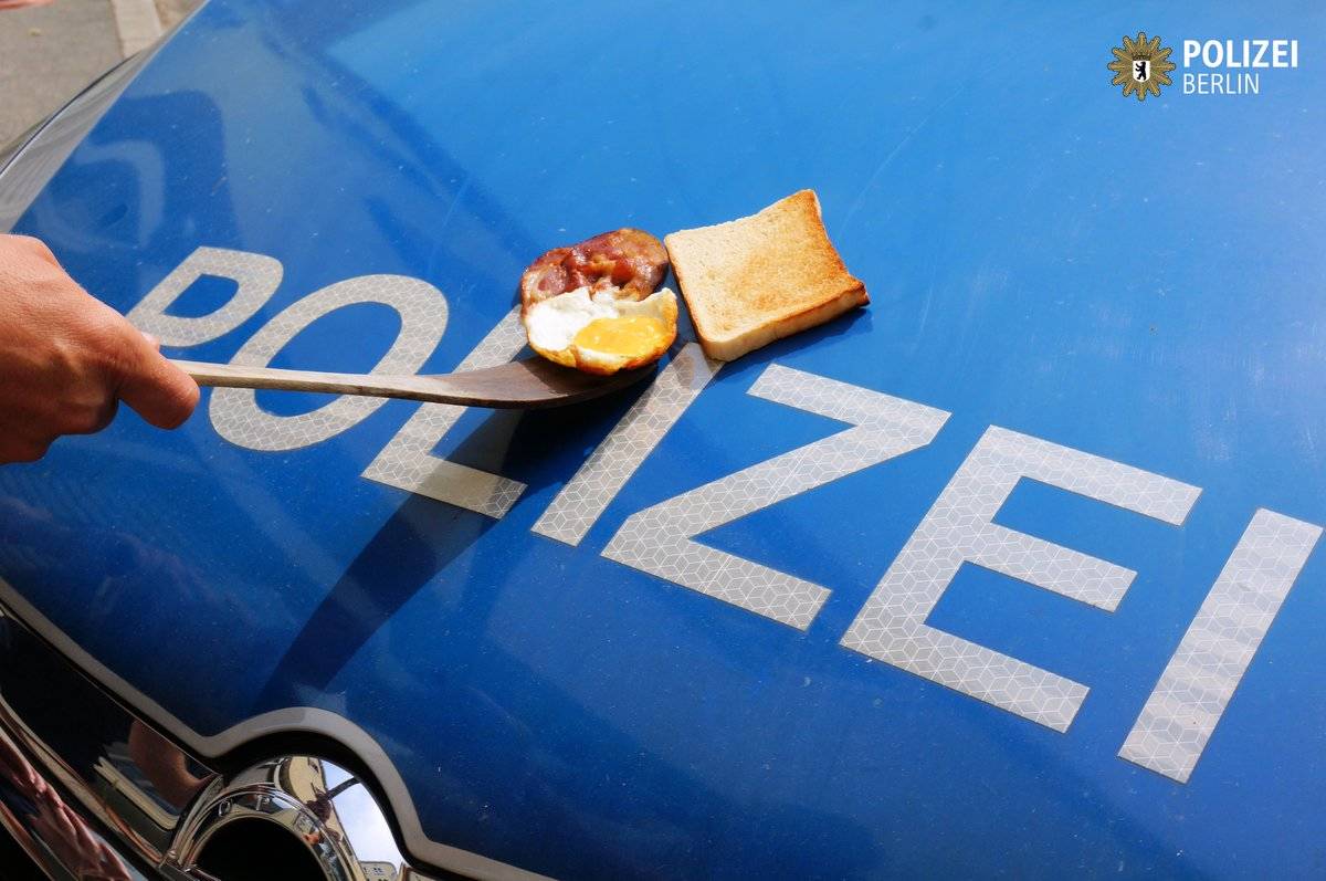 Οι αστυνομικοί της Γερμανίας ψήνουν αβγά με μπέικον στα περιπολικά