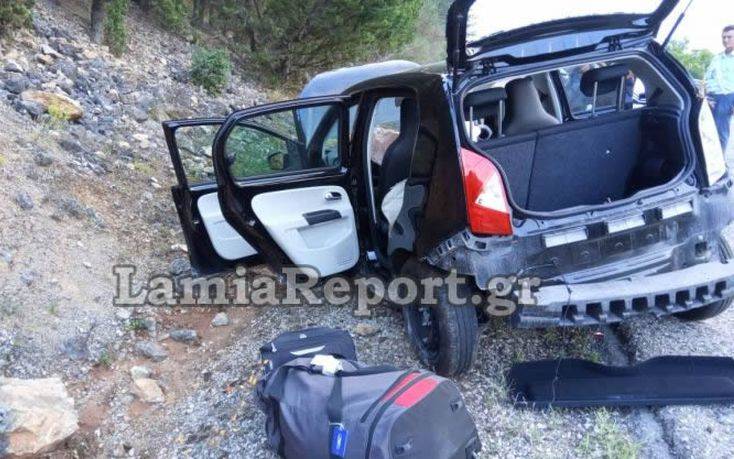 Βγήκαν χωρίς γρατζουνιά από το διαλυμένο αυτοκίνητο μετά από τροχαίο