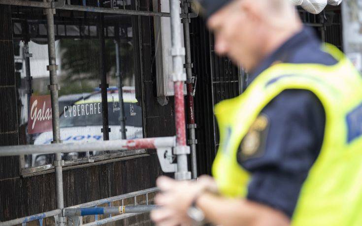 Ομάδες νέων πυρπόλησαν αυτοκίνητα και προκάλεσαν ταραχές στο Γκέτεμποργκ της Σουηδίας