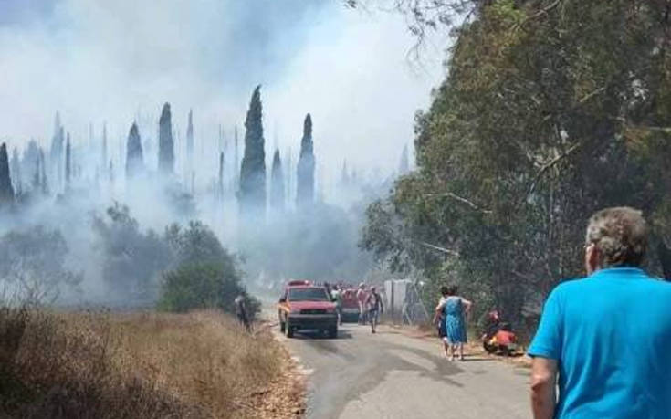 Εκκενώθηκε χωριό στην Κέρκυρα λόγω της πυρκαγιάς