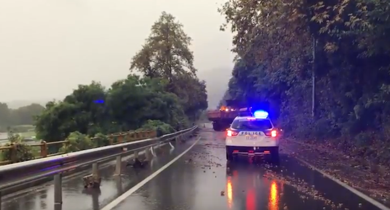 Ισχυρή νεροποντή σαρώνει τη Νάουσα