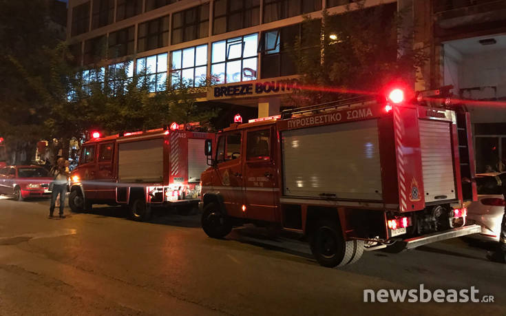 Φωτιά σε ξενοδοχείο στο κέντρο της Αθήνας