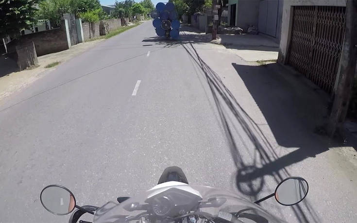 Πόσα βαρέλια μπορείς να μεταφέρεις οδηγώντας ένα μηχανάκι