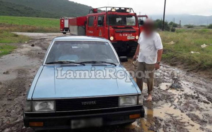 Έψαχναν στα ρέματα για να εντοπίσουν εγκλωβισμένους οι διασώστες