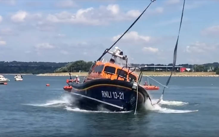 Το σκάφος διάσωσης παντός καιρού που αντέχει σχεδόν τα πάντα