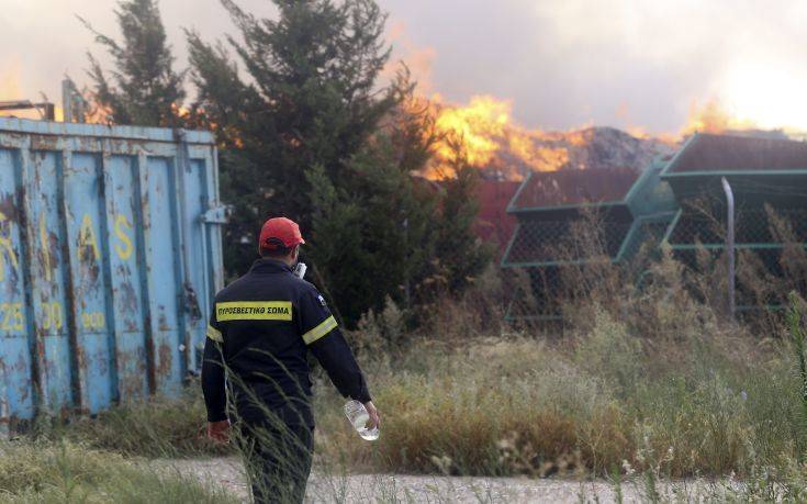 Καθησυχαστικοί για τη φωτιά στη Σίνδο οι δήμαρχοι της περιοχής