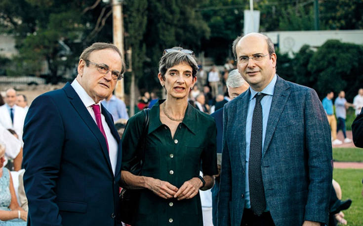 New York College Educational Group, μεγαλοπρεπείς αποφοιτήσεις με διεθνές αποτύπωμα